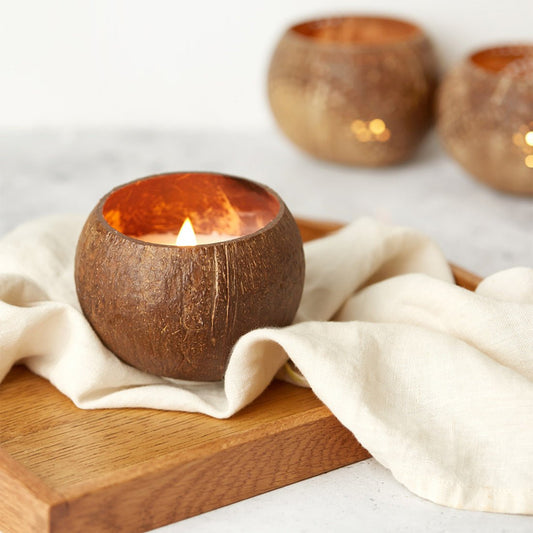 Candela in Guscio di Cocco — Profumo Toasted Coconut - Oikós